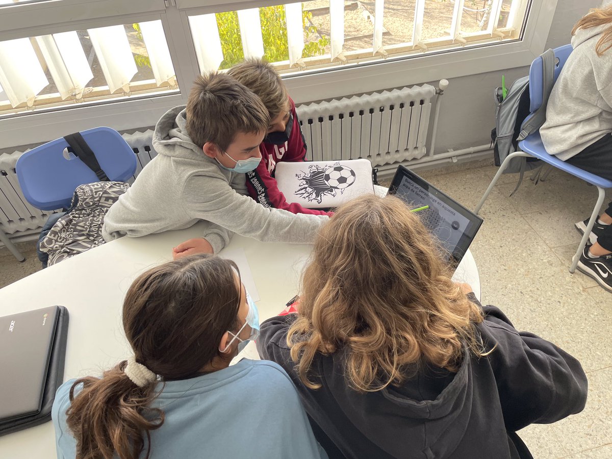 COOPPAIDOS's tweet photo. Avui dia de finalització de #projectes de 1r i 2n d’#ESO. Els de 1r han jugat als escapes rooms que han creat ambientats a Grècia antiga 🏛. Mentrestant, els de 2n, han presentat a la Paidos Fair els productes innovadors dissenyats i creats. #paidos50 #projectespaidos @FTrams https://t.co/1glTMGg4r0