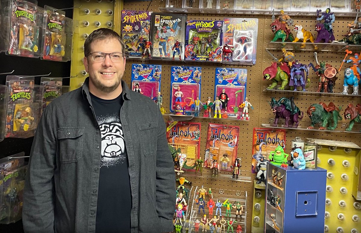 azardisplays's tweet image. New Blog Drop: Check out how one vintage toy collector showcases his action figures in our newest blog.
azardisplays.com/bloga-vintage-… #shelfdisplay #collectorsdisplay #azarblog #azardisplays #vintagecollection #pegboardshowcase #toycommunity #stepdisplay