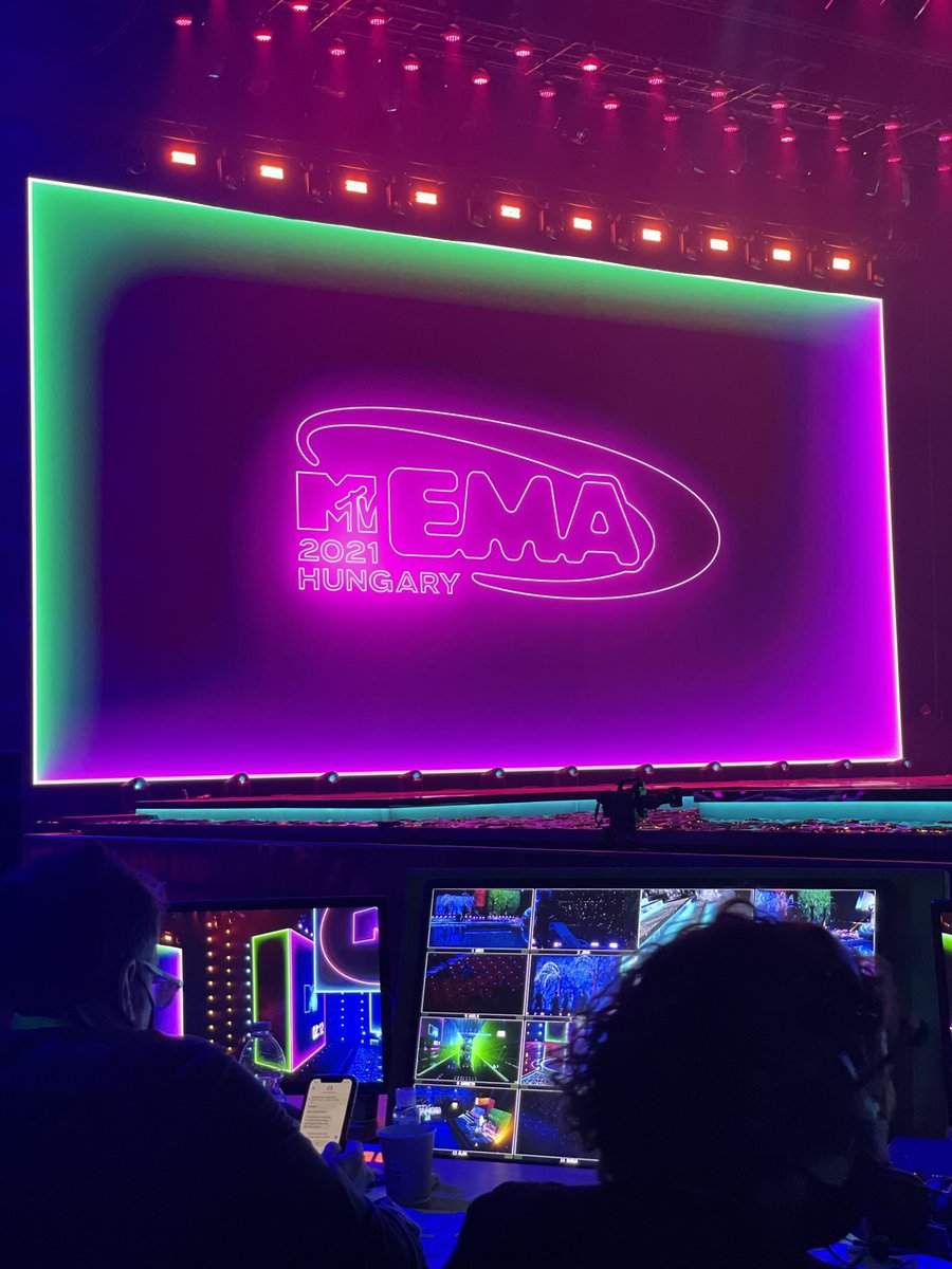 SinceThe80s's tweet photo. “With Love, From Budapest” @JIDsv killed it at the @mtvema we’re extremely proud of you! #MTVEMA2021 https://t.co/gMgVutrYOw