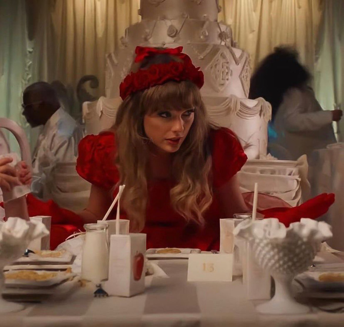 catchfireswift's tweet photo. “and then they begged me to release the 10 minute version of all too well” https://t.co/lPp9OCYEFN