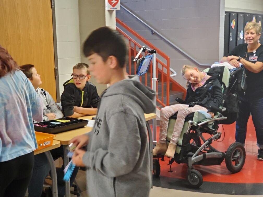 circlevillecms's tweet photo. The Roar Store was in full swing today during student lunches. @lisapowers7 @mlbrewer14 @MrsKMears @scon621959 @AnthonyGeorge27 @mrswallace78 @Wendy12958407 #realwordapplication https://t.co/09P0nyMCgy