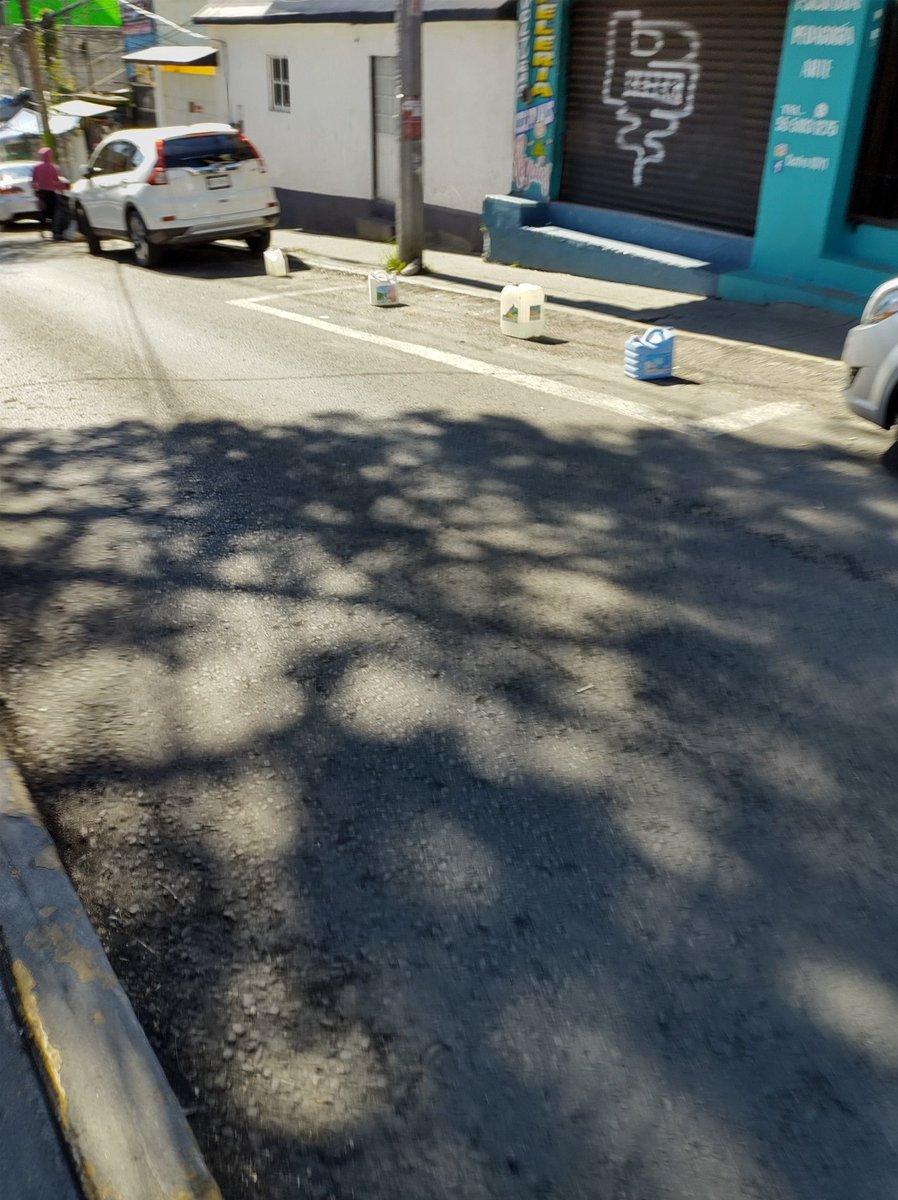 magant83's tweet photo. @UCS_GCDMX @AdrianRubalcava  Su apoyo para retirar objetos que impiden ocupar un lugar para estacionarse  en la Calle de Ocampo esquina Tamaulipas y José Ma. Castorena en  @AlcCuajimalpa.

Gracias! https://t.co/22fNjnXgCA