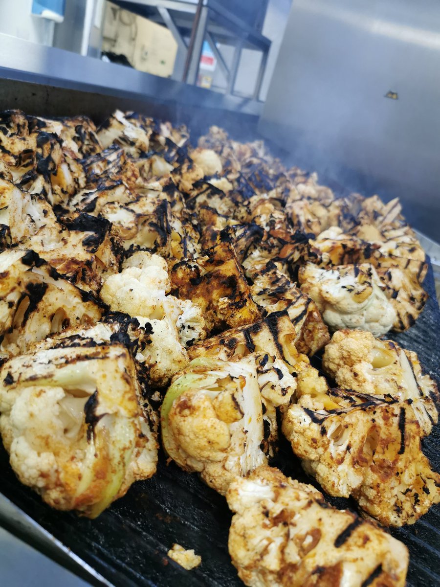 Kilbeychef's tweet photo. The team at Reed's school knocking out some truly wonderful grub today #PP https://t.co/3RsLlW6HQj