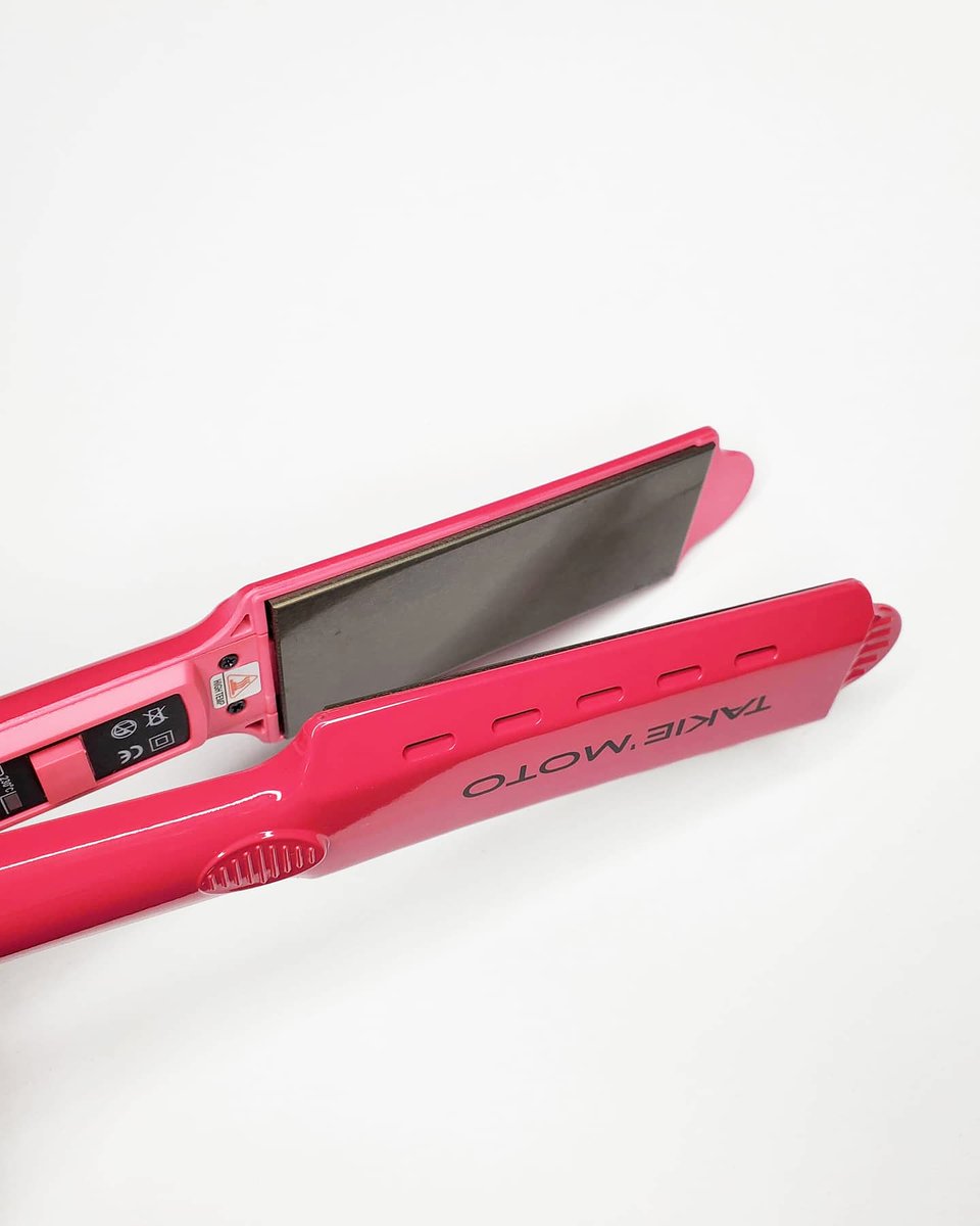 TAKIEMOTO's tweet photo. Salon results in minutes! Ionic Pro Flat Iron 🦄
 https://t.co/tcK4Uv9vI0 

#styleinspo #styleblogger #beautybloggers #shimmer #highlighterpalette #glowup #makeupartistsworldwide #undiscovered_muas #takiemotocosmetics #makeupoftheday https://t.co/nQpOLohvjC