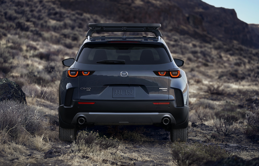KMaFondo's tweet photo. Conoce la nueva @MazdaOficial #XC50 y todos sus detalles: https://t.co/6Og2bKA225 Hoy fue presentada. 🏁💯🏁Llegará a México el próximo año. https://t.co/aeaCajLK97