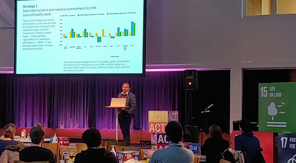 PrajitDatta's tweet photo. A pleasure to deliver a session on Implementation Strategies focusing on Sustainability at @@goteborgsuni
Actions need to be bent to suit the needs of the planet. It’s now or never.

#Sustainability #Tech #Sweden #Education #makingfuture https://t.co/s0dcCbf39B