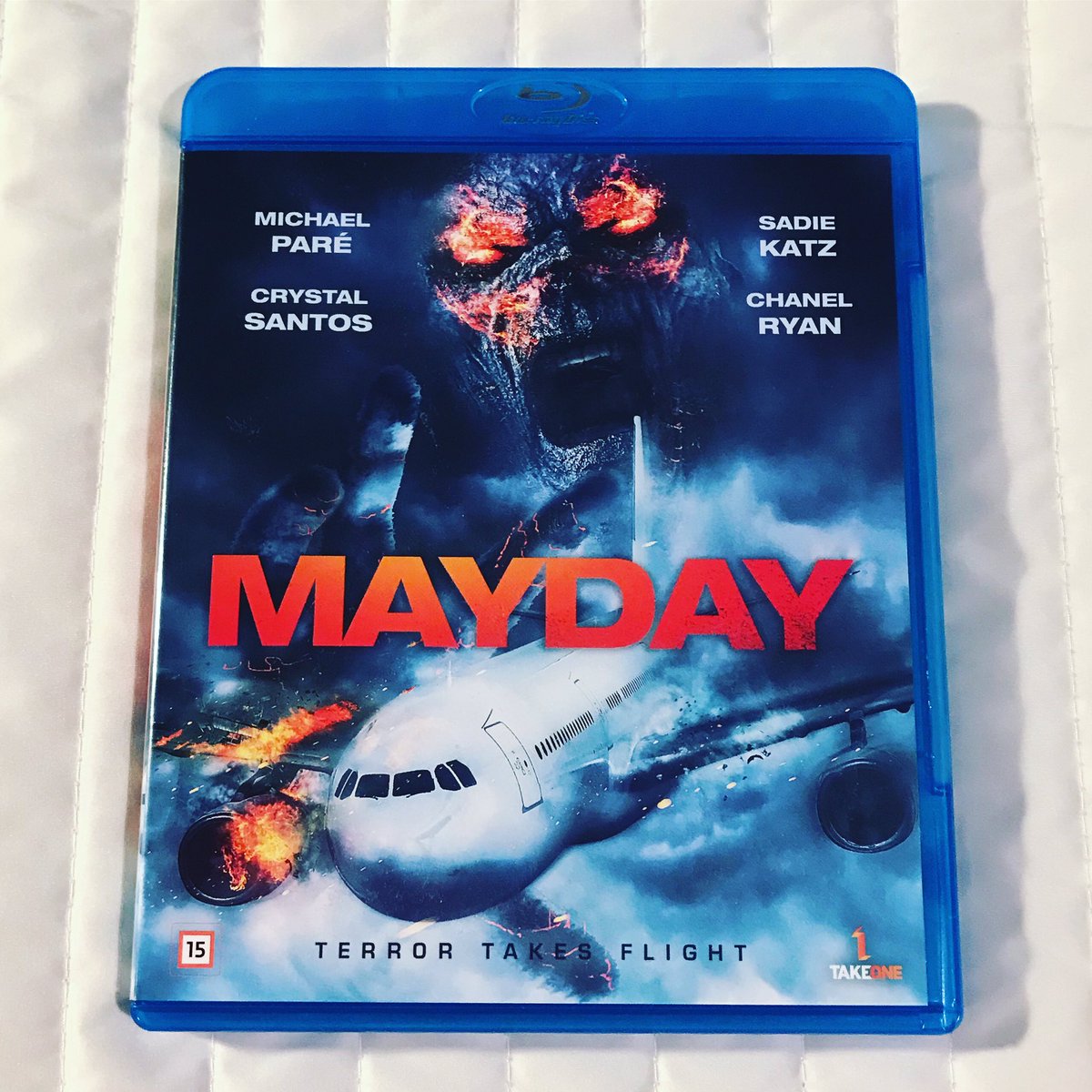DennisAlexis84's tweet photo. Time for a B-movie. Watching "Mayday" (2019). Horror movie directed by Massimiliano Cerchi. Starring Michael Paré, Crystal Santos, Chanel Ryan and Sadie Katz. 🎥🎞
#MaydayMovie #Mayday2019 #MassimilianoCerchi #MichaelParé #CrystalSantos #ChanelRyan #SadieKatz #horror #bluray https://t.co/h1uosQemQx