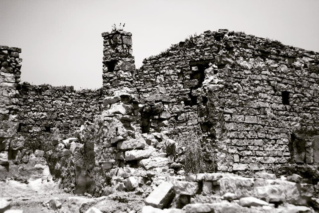MiquelTorresV's tweet photo. Castell de Sant Miquel d'Alta-riba construït el segleXI declarat Bé Cultural d'Interès Nacional. Per a més informació podeu consultar https://t.co/BiFgSSk9Uo  #lasegarra #estaràs #lleida #castellscatalans #patrominiocultural https://t.co/xnZ9e43YaS