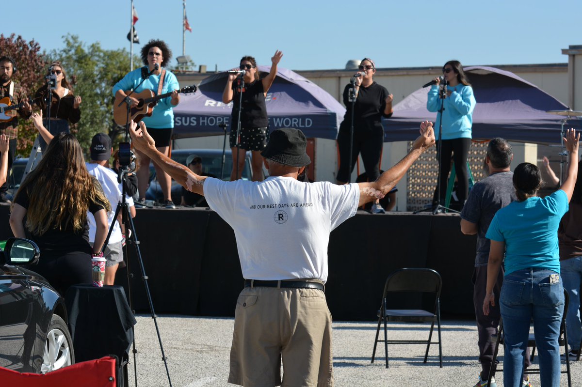 refugelonestar's tweet photo. These are the days we prayed for 🙏🏾🍁🔥 #SundayRecap #ThankfulHeart
•
•
Join us Sunday at 10AM
650 E White Road (VFW Parking Lot)
78214 #SanAntonio #SATX https://t.co/BpuEO7esk0