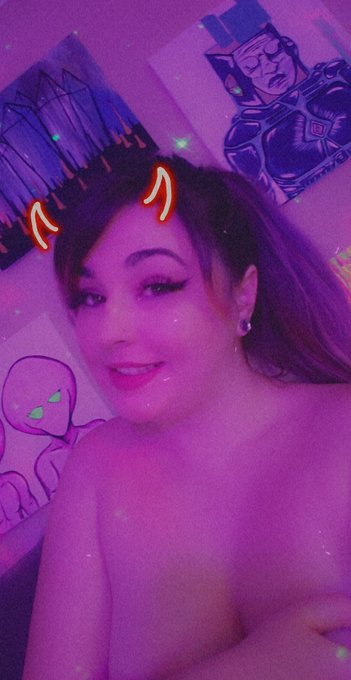 Another one from last night. 😇 Come join me again tonight at 6PM EST. https://t.co/WdhdZy6urk<a href="/tag/onmfc"class="tags"><span>#onmfc</span></a>