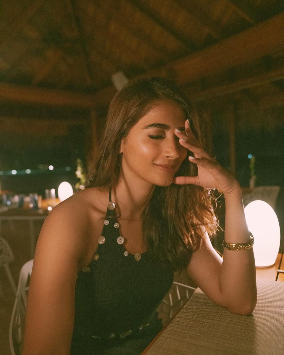 hegdepooja's tweet photo. The mood’s been set for dinner tonight 🙃🙂@Huvafenfushi_ https://t.co/4w8NrEjY0C