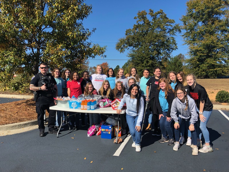 LexingtonPD's tweet photo. A special thanks to @ncacrusaders for the invitation to stop by last Friday during their Drive-Thru Prayer and Treats event for @TownLexingtonSC and @CountyLex first responders.
The support and prayers given are always appreciated. #LPDStrong #LexStrong #BuildingAPartnership https://t.co/cIRUIGpIGj