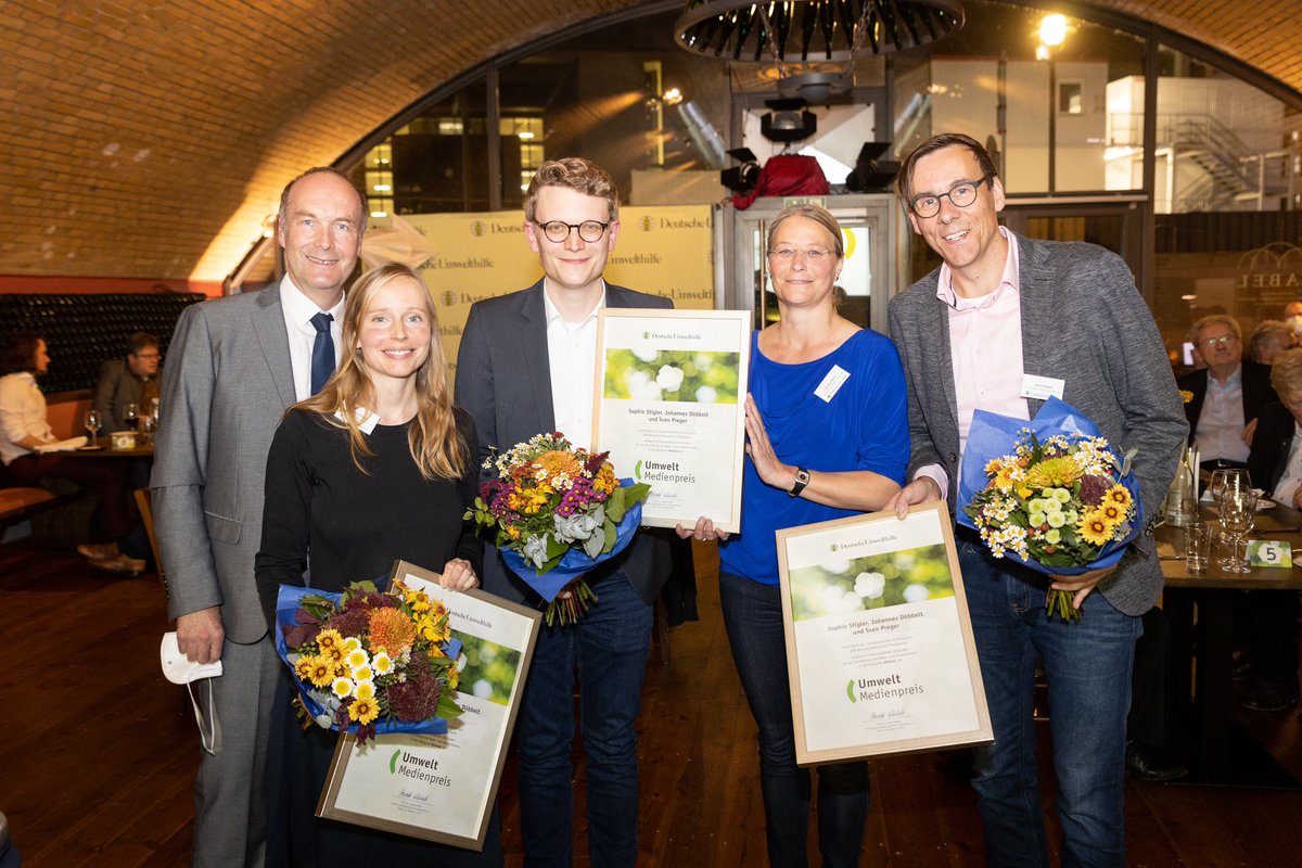radiomachen's tweet photo. Oooohhhh. Wie schön! Radiogesichter aus der Familie Honigkuchenpferd. Danke @Umwelthilfe für diese wunderbaren Fotos mit @fuenfsigma @DerPreger @doebbi. Und hey: Harald Kächele passt gut zu uns. 💚 https://t.co/l6MLleVpcD