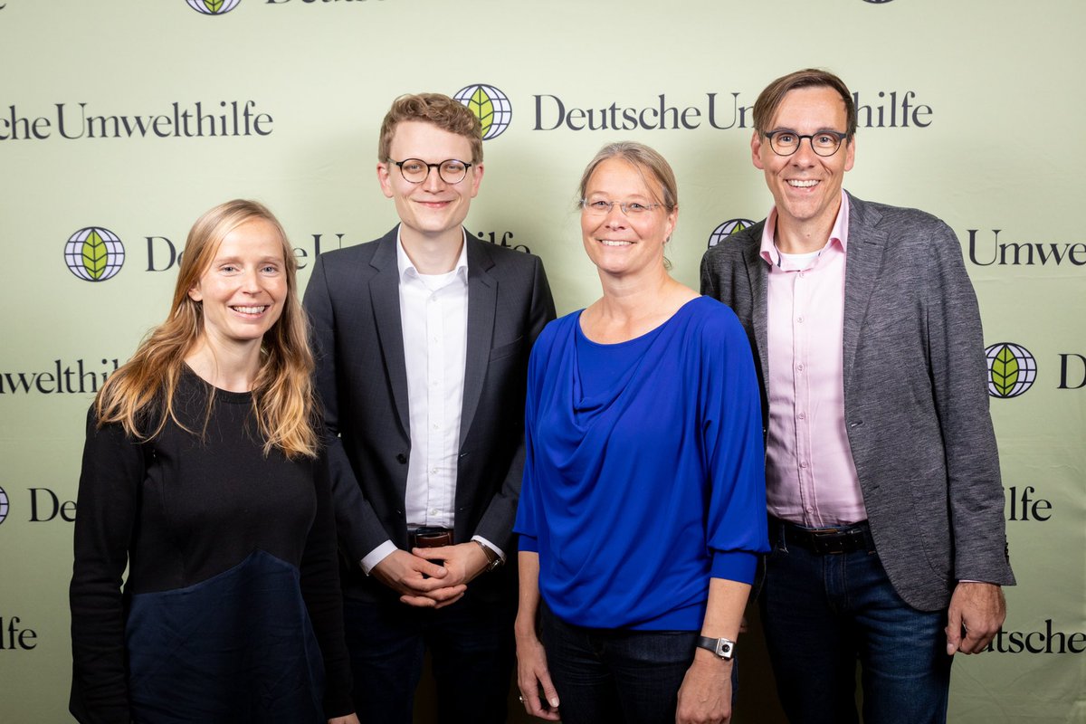 Oooohhhh. Wie schön! Radiogesichter aus der Familie Honigkuchenpferd. Danke <a href="/Umwelthilfe/">Deutsche Umwelthilfe</a> für diese wunderbaren Fotos mit <a href="/fuenfsigma/">Sophie Stigler</a> <a href="/DerPreger/">Sven Preger</a> <a href="/doebbi/">Johannes Döbbelt</a>. Und hey: Harald Kächele passt gut zu uns. 💚