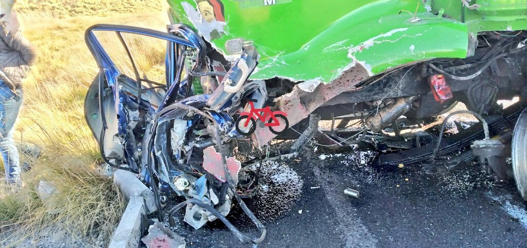 Guidovazquez777's tweet photo. #Atención #Puebla 
Accidente fatal en #autopista #140D 
Amozoc -Perote km 31+450 deja 2 muertos entre un torton verde y un i10 azul la otra persona se encuentra prensada y siguen en labores de auxilio @TraficoPuebla
@TecamachalcoN @Magistral_Mx @ 2 📸 @NoticiasPerote #FelizLunes https://t.co/n4XLOJ8XxO