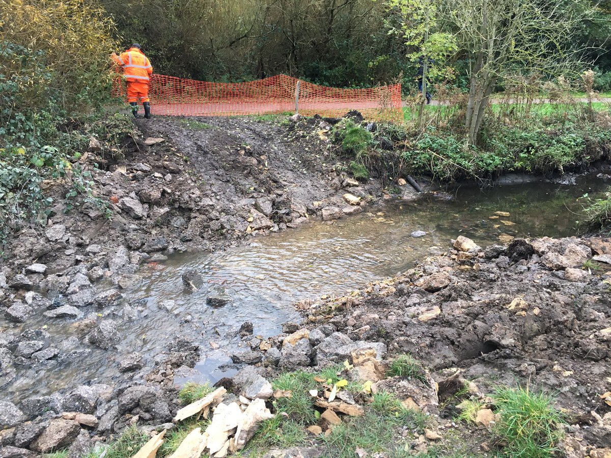 So the second weir is out, have seen fish, Kingfisher, Little Egret and Heron inspecting the works up and downstream of both former weir locations #HatchfordBrook <a href="/EnvAgencyMids/">Environment Agency Midlands</a> <a href="/SolihullCouncil/">Solihull Council</a> <a href="/WatersideCare/">WatersideCare</a> <a href="/envireauwater/">Envireau Water</a> <a href="/fishmigration/">World Fish Migration Day</a> <a href="/BhamCityCouncil/">Birmingham City Council</a>