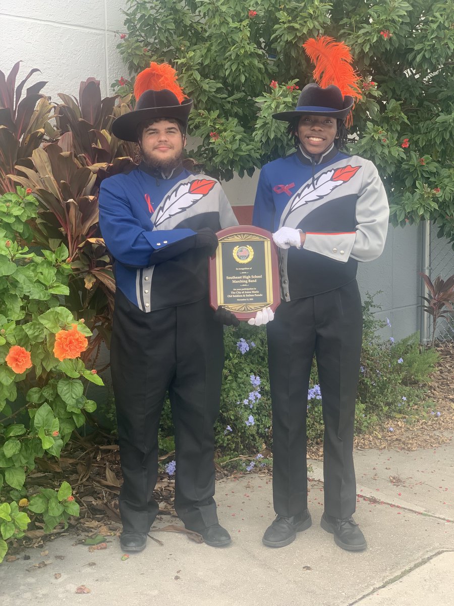 SehSeminoles's tweet photo. Last Thursday, the Marching 'Noles and Nolettes Dance Team marched in the Anna Maria Island Veteran's Day Parade. #MeetSoutheast #WeManatee https://t.co/2E8BuvqWdd