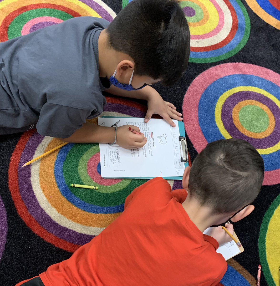 mwalski's tweet photo. Amazing phonics lesson today in @MissRock_100 ‘s 2nd grade class! You and your students rock! #hiawathapride https://t.co/f5sLoXFz5s