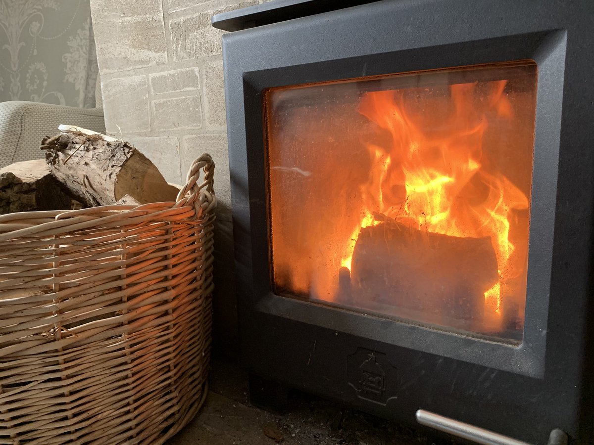 HBLHaidinger's tweet photo. Winter is coming! Da taucht die Frage auf: Ist es möglich, trotz einer kontrollierten Wohnraumlüftung, einen Kaminofen zu betreiben? – JA! Zu beachten ist die professionelle Reinigung der Lüftungsanlage, um sie hygienisch sauber zu halten.👉 https://t.co/DS06scmF28

#HBLHaidinger https://t.co/6Np3OW6sPm