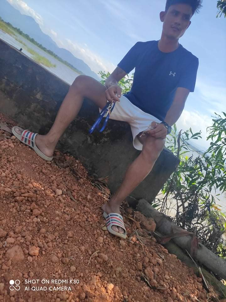 Thetminpaing881's tweet photo. မြဝတီရောက်ရင် ကျနော်ရဲ့ ရင်ခွင်ထဲ လဲ ဝင်လာခဲ့အုန်းလေ 😝😝 https://t.co/yp45e9DOSU