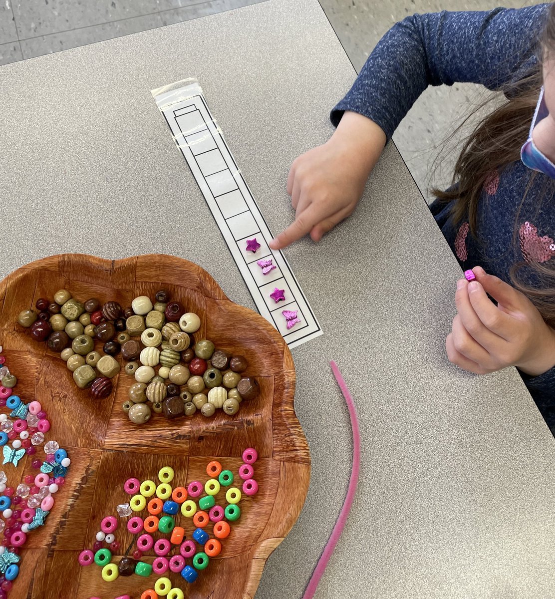 kindieroomthree's tweet photo. We can make a pattern plan before stringing our new patterns onto pipe cleaners. We can create our patterns, recite them, continue them and label them to show what type of pattern they are (eg. AB, colour, shape, size and more!) #maththinkers #patternseverywhere @orioleparkjps https://t.co/L1d03217CX
