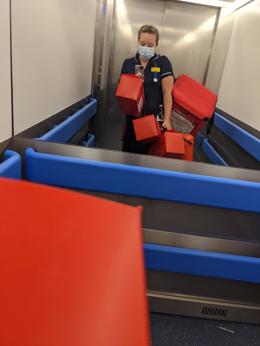 Giving blood feels even more important when you're a gastro nurse.
I've just made my 15th donation <a href="/GiveBloodNHS/">Give Blood NHS 🩸🩹</a>
Here's a photo of me returning blood delivery boxes from one shift a few months ago 💉♥️

#giveblood #savealife #gastrosister