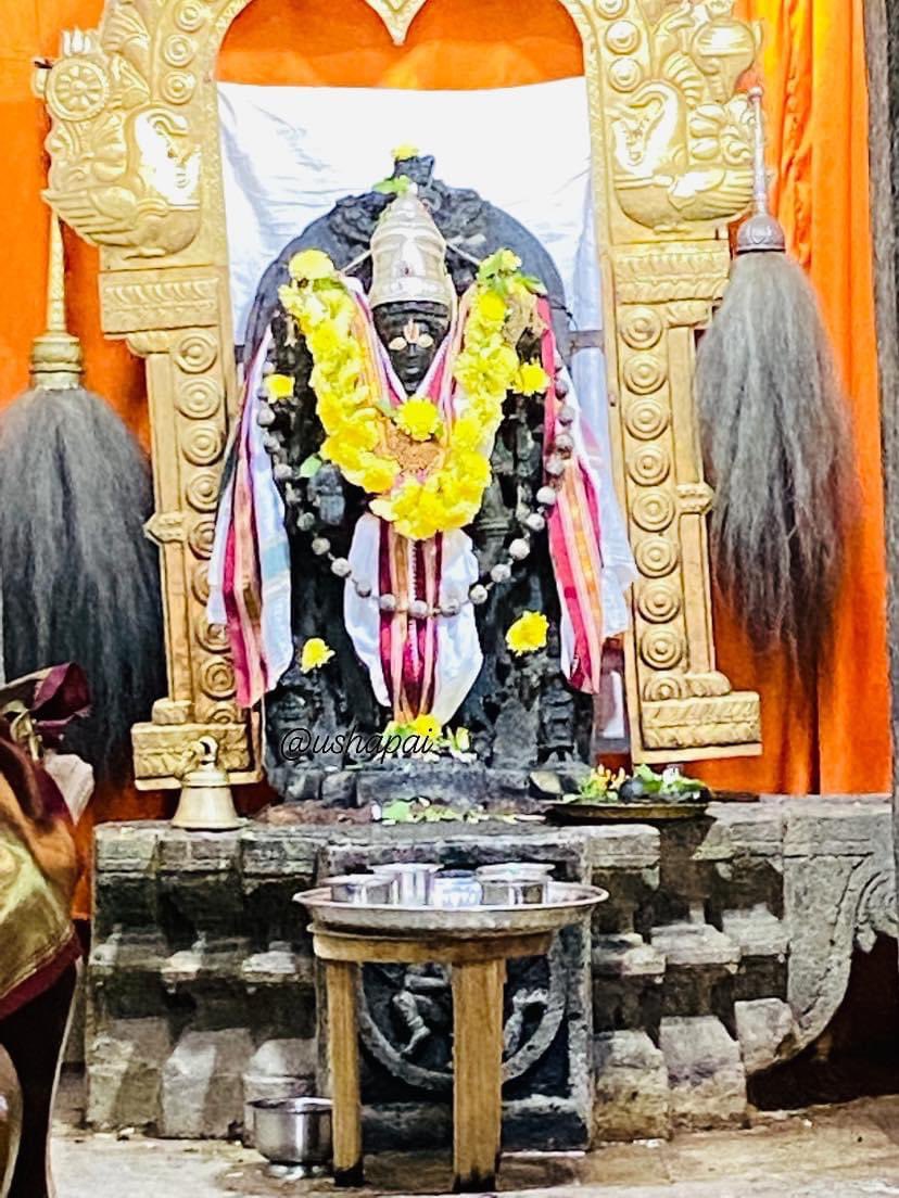 Ushapai19's tweet photo. DegulaDarshana ;457
#BhooVaraha  and #Venkatramana temple #Nuggehalli 

A humble looking sanctum houses majestic Bhoo varaha and Beautiful Venkatramana along with Lakshmi @manipalblog https://t.co/aderg9N8Io