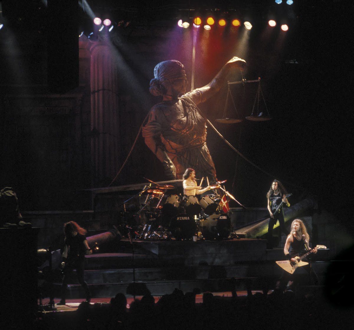 BookOfMetallicA's tweet photo. November 15th, 1988: #Metallica kicked off their USA leg of "Damaged Justice" tour in Toledo, OH! https://t.co/7fPhWJ7ym8