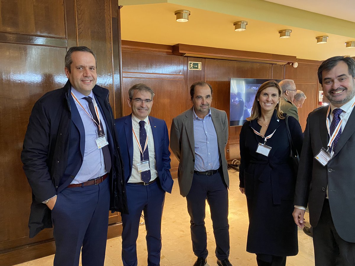 JaraBernues's tweet photo. Interesante Jornada sobre “Logística militar y Empresa” organizada por @defensaaragon y @CEOEAragon Hay que generar conocimiento y capacitación industrial a través del
Fondo europeo de defensa junto a las empresas.#gaypu #uplifting @IndraCompany https://t.co/End8V8qwE5