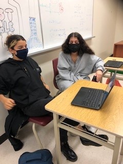 orr_daniel's tweet photo. À la découverte de l'importance des mathématiques dans le #codage à l'aide de @scratch avec @Iuliana_Popper #toou @TorontoOuest #STIAM @CSViamonde https://t.co/WPLxnq1jdC