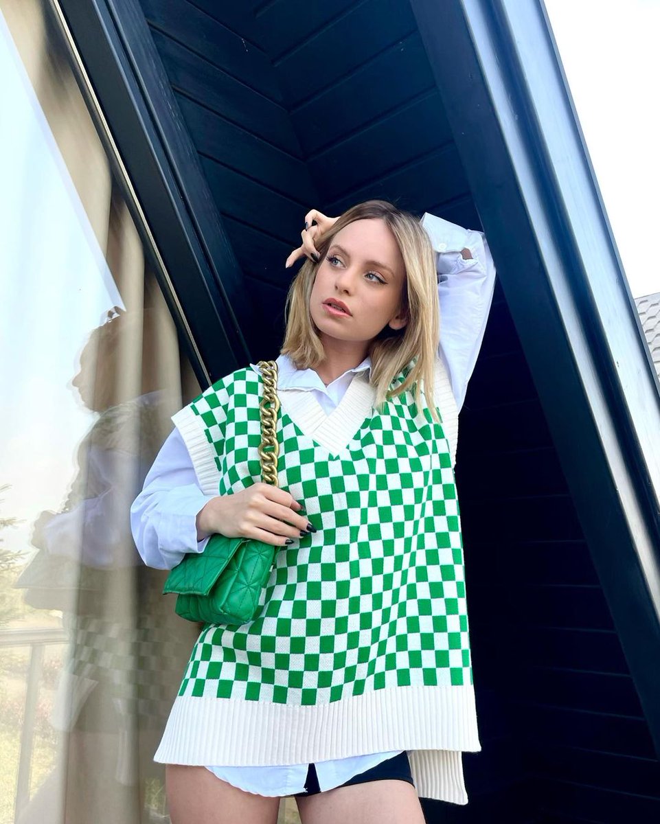 cemresolmazz31's tweet image. Doğrulanmış
Yeşil çantalı kız