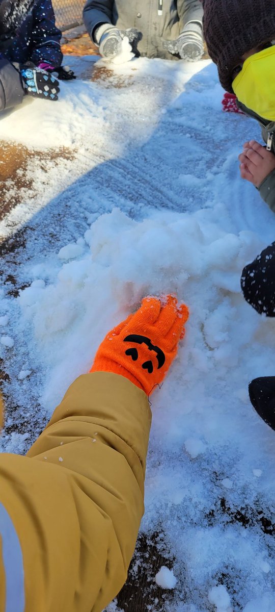 This morning we played in the snow! Who could build the biggest volcano! <a href="/MalalaYPS/">Mαlαlα Yσυѕαƒzαι P.S.</a> <a href="/PeelSchools/">Peel District School Board</a>