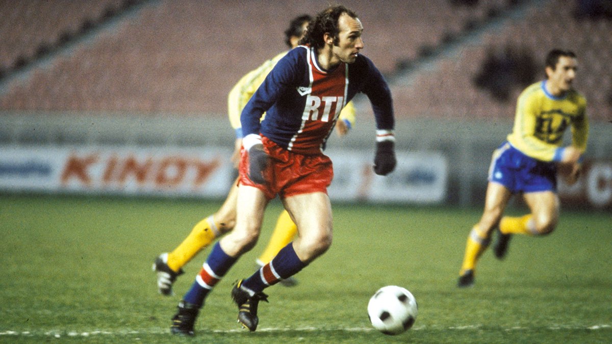 _Retroball's tweet photo. #CarlosBianchi 🇦🇷 en el #PSG 🔵🔴 https://t.co/bBi3VNLtD8