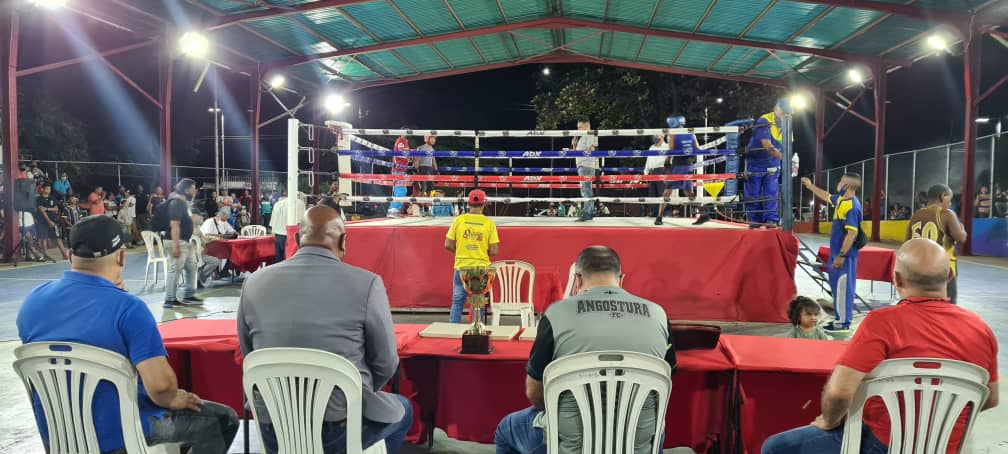 #15Nov| Bolívar tiene con qué, qué viva el deporte. El fin de semana compartimos con grandes glorias del boxeo en Ciudad Guayana, una actividad que contó con la presencia de nuestros candidatos. Nosotros venceremos. <a href="/PartidoPSUV/">PSUV</a> <a href="/NicolasMaduro/">Nicolás Maduro</a> <a href="/amarcanopsuv/">Ángel Marcano</a> <a href="/OviedoPSUV/">Tito Oviedo</a> #CubaVive