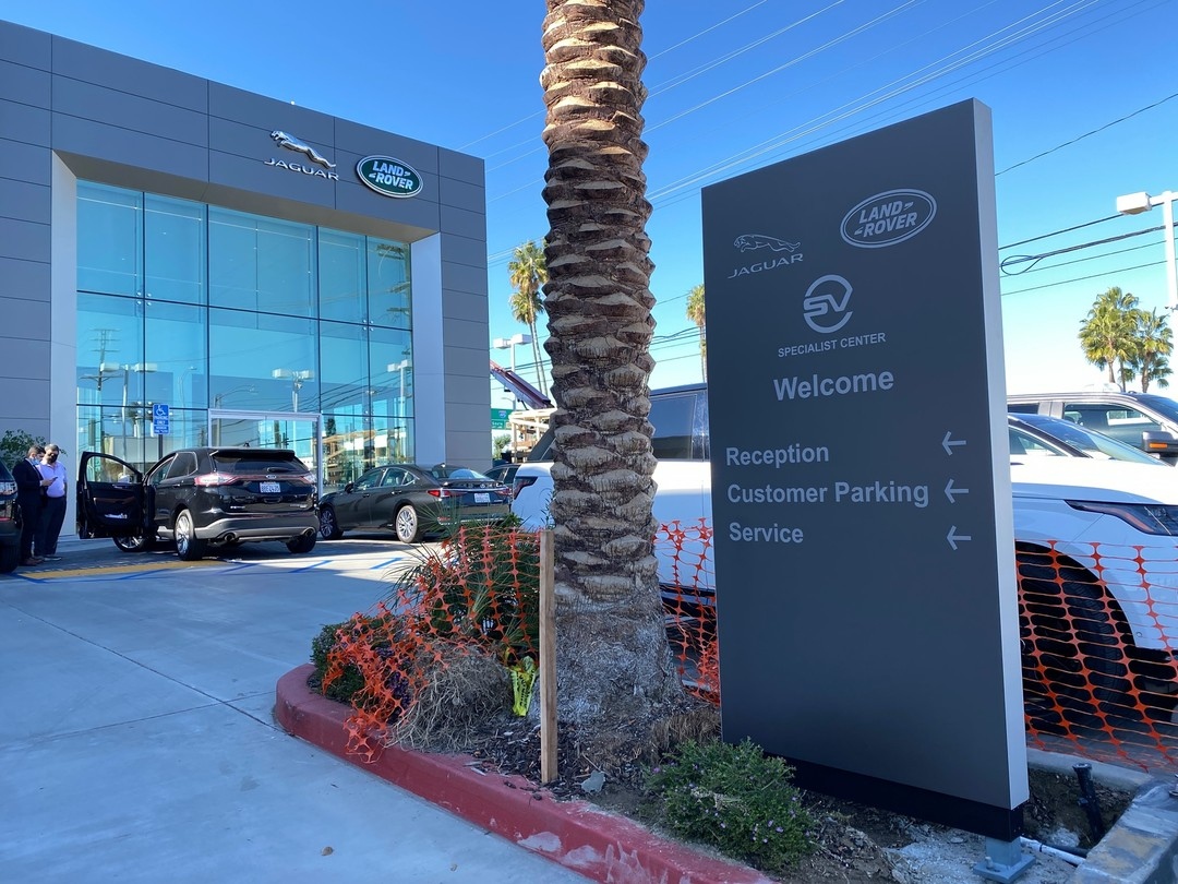 WELCOME HOME! We're always looking to upgrade our store to better serve you! We are glad to present our brand new "Welcome" signage at the front of our totally renovated Land Rover store.

📞 888.928.1571
🖥️ Galpin Land Rover
📍15500 Roscoe Blvd., Van Nuys, Ca 91406