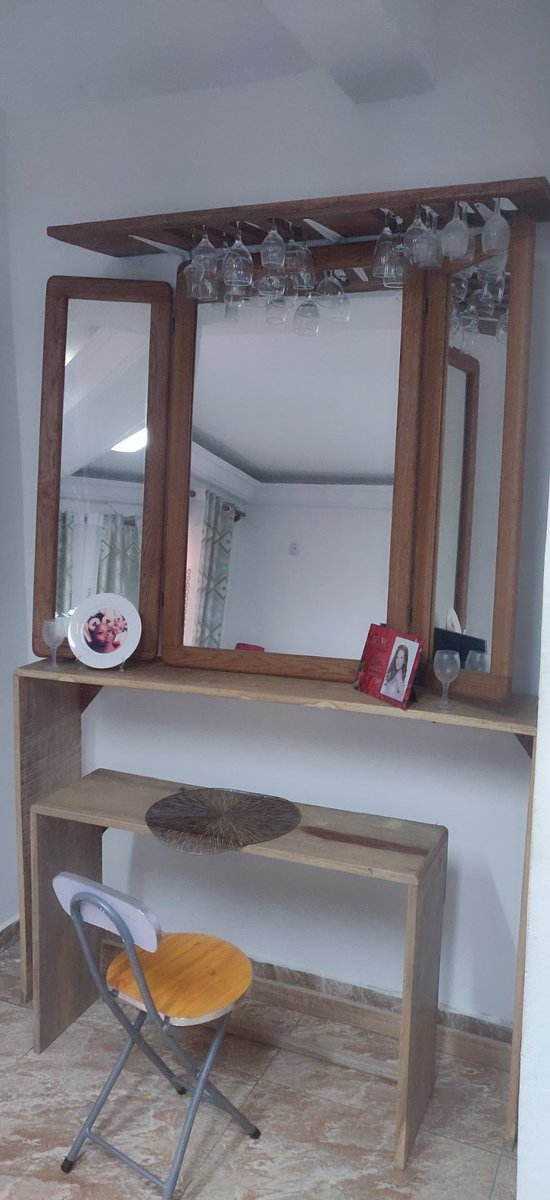 Minibar en bois disponible sur commande.
Passez votre commande et payez uniquement à la livraison 

160 000 FCFA. La chaise est offerte.

Contactez le 673 35 21 16 et partez avec tout ça 🙏🏽
Livraison gratuite du PACKAGE à Douala et à Yaoundé