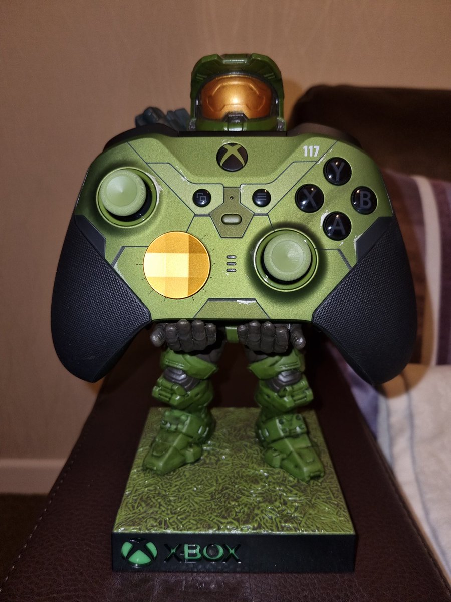 Lousimmo24's tweet photo. I am obsessed 😍
#HaloInfinite #HaloController https://t.co/h16ys2T3Rg