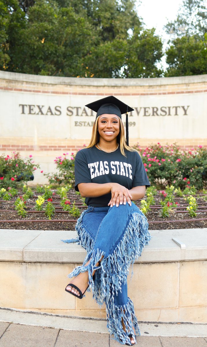 YakiraIvy_'s tweet photo. First generation college student and look at how I ate that.
B.S in Biology ๐งช
Texas State University
December 11th at 2pm ๐ https://t.co/mXcg71a7tQ