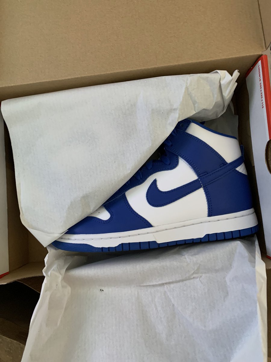 Money805Gee's tweet image. Size 12 &amp;amp; 7 men’s #nikedunks #gameroyals ig: @stylin.world