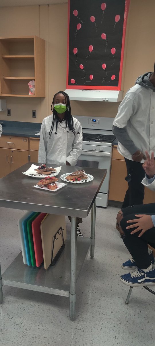 Under the direction of our great new leader, Ms. Wise, our magnificent Food and Nutrition students displayed American style plating techniques with French Toast this morning!  And it was good!!!  Nice job!