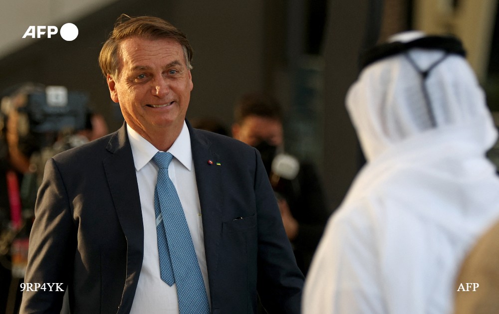 AfpChecamos's tweet photo. 🧵 Hoje, 15/11, o presidente Jair Bolsonaro afirmou em Dubai que, por ser uma floresta úmida, a Amazônia “não pega fogo”. Ele disse também que “mais de 90% daquela área está preservada”.

🔎 Mas dados oficiais e especialistas indicam que as afirmações são enganosas #AFP

Veja ⬇️ https://t.co/49T9q9MoCt