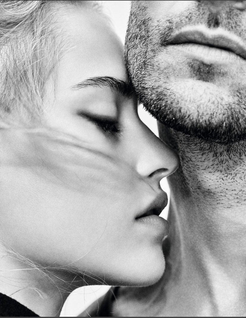 Запахи на твоем теле. Вдыхая запах твоих волос. Запахи на твоем теле. Мир всем и духови твоему. Аромат песня.