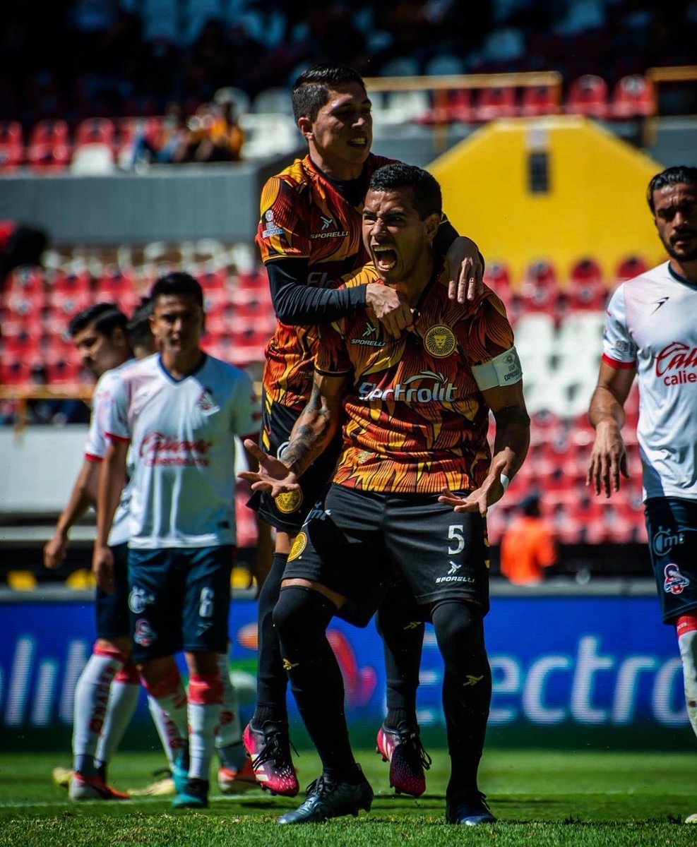 JRomarioH's tweet photo. Mas allá del talento esta el esfuerzo, las ganas, la determinación, la convicción, el dejar atrás las excusas, el no aventar culpas, el asumir responsabilidades y el trabajo diario por un objetivo concreto, El tiempo y el esfuerzo es la combinación que abre cualquier puerta🦁🔥💪🏻 https://t.co/AJI7lu1jMS