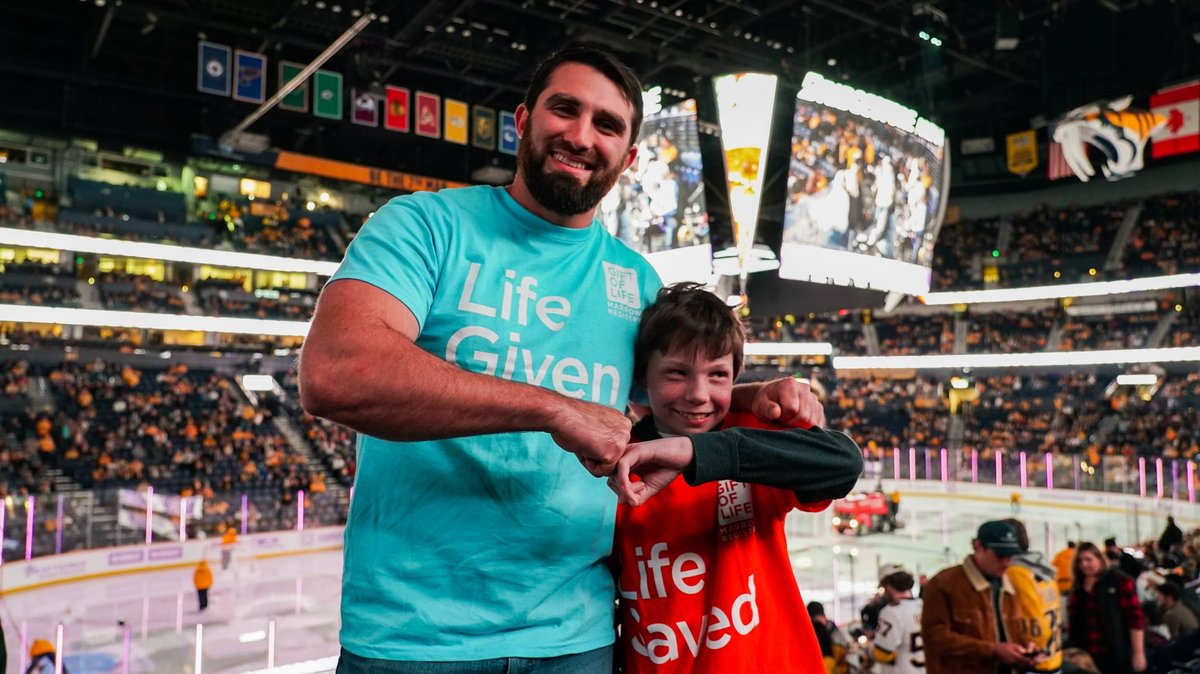 GiftofLife's tweet photo. A teenaged boy cured of Myelodysplastic Syndrome met his lifesaving marrow donor at the @PredsNHL game this past weekend! Watch their emotional embrace here: https://t.co/ZDJwcJlRJ2

#HockeyFightsCancer #PuckCancer #Swab2Save @VandyHillel @PredsFoundation #LifeGiven #LiveSaved https://t.co/9vf53RWBFS