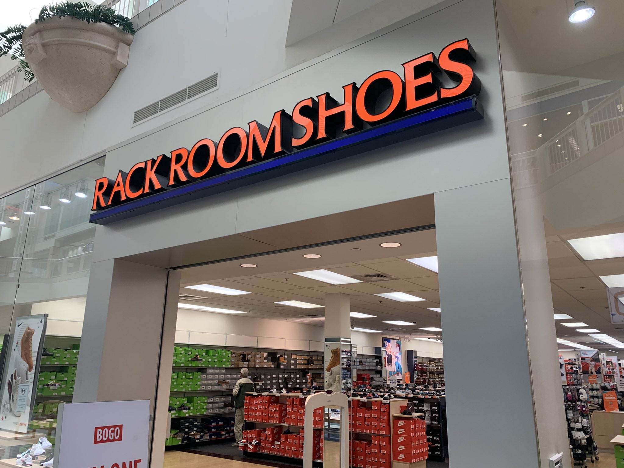 rack room hiring near me