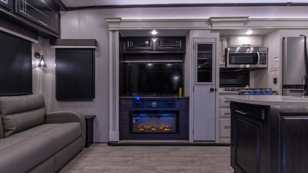 TerryTownRV's tweet photo. Discover new places in the 2021 Jayco Pinnacle 36SSWS. The holidays are around the corner and it's time to treat yourself! For pricing and more information, give Ryan a call at (616) 207-8439. You can also reach him at pitcher@terrytownrv.com or visit us online. https://t.co/sqqi8ApeoU
