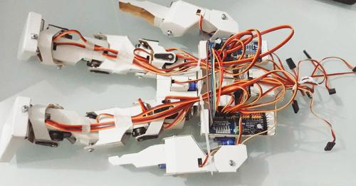 Gestionpe's tweet photo. Yachaq: el robot peruano mini humanoide fabricado con material de escritorio ►https://t.co/SFIzIZRf2E

#Tecsup #humanoide #robot https://t.co/TGPY2R77MD