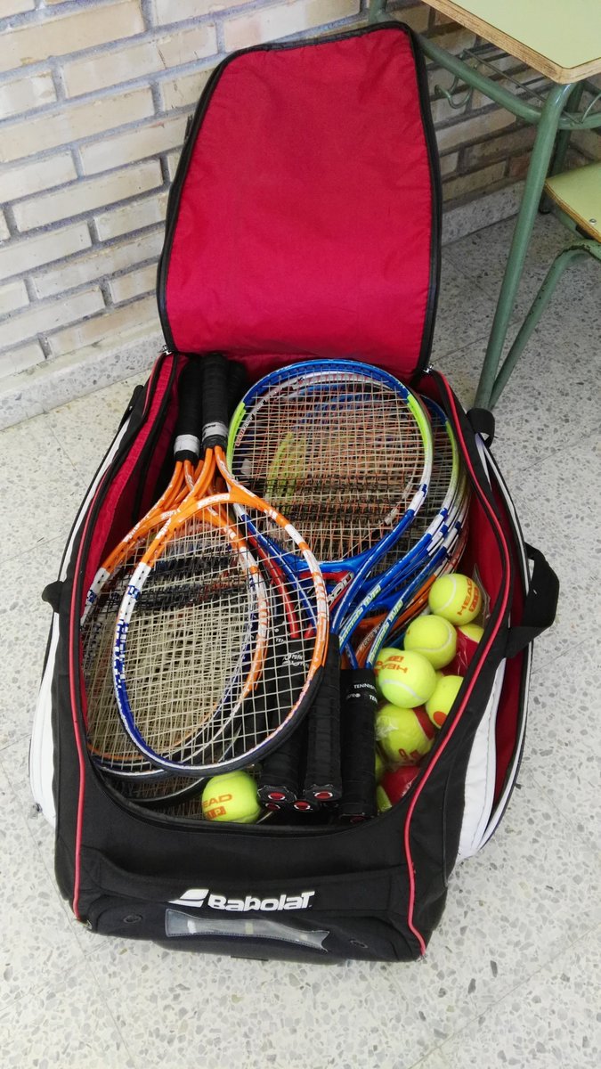 chiosdopondal's tweet photo. Comezamos o traballo do tenis co kit de @fedgalegatenis dentro do proxecto de vida activa e deportiva de @CAFIgalicia #PAVD #Planproxecta https://t.co/zPzan4yRnf