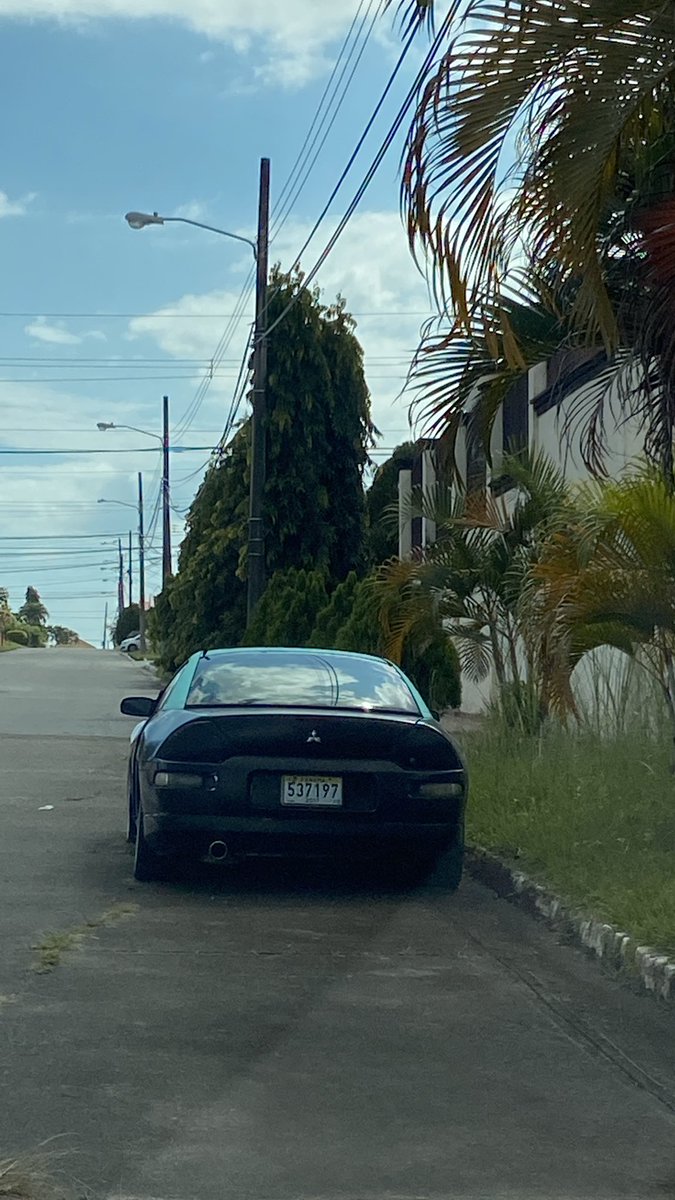 djboderflai's tweet photo. @ATTTPanama @JCRufinalfaro @rufinaalfarone1 @alfaro_rufina @musamicontigo AUTOS ESTACIONADOS SIN MOVERSE EN LA VÍA, Lleva meses ahí #ave22norte con #calle45oeste #Brisasdelgolf entrando por #autocentro o #servicentro @brisasgolfpty @BrisasdelGolf https://t.co/WSbUYWIqoe