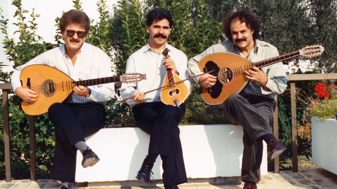 naftemporikigr's tweet photo. Πέθανε ο Στέλιος Αεράκης, λαουτιέρης και παραγωγός - ερευνητής της κρητικής μουσικής https://t.co/6DBn1tmiKO #RIP #stelios #aerakis #στελιος #αερακης #cretanmusic #xilouris #psarantonis #κρητη #music #naftemporiki https://t.co/GTW38oLgLF